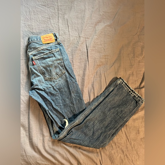 Ripped, Levi jeans - Picture 5 of 5